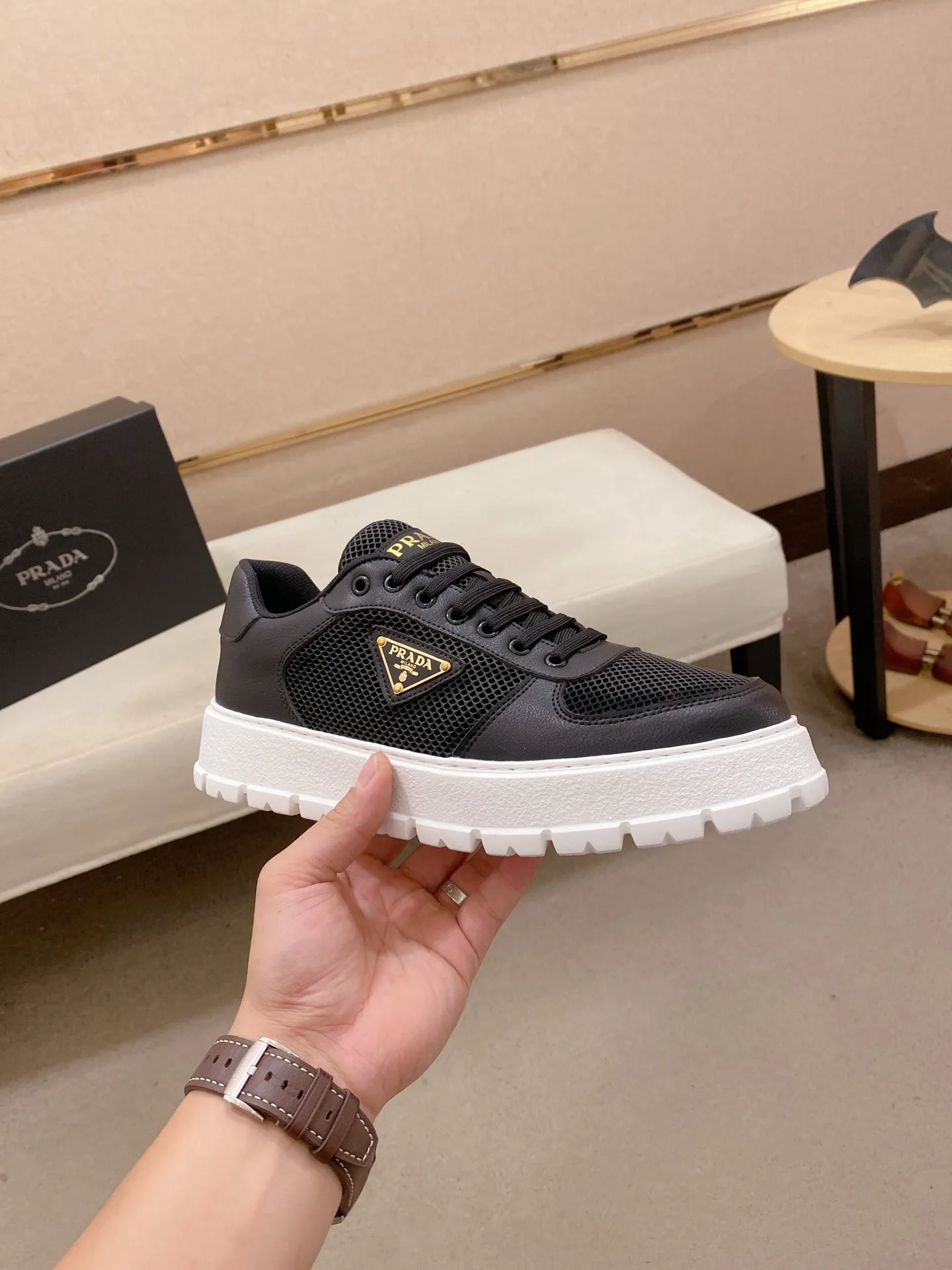 Men's men's shoes💰: 440💰[Prada～Prada] Trendy new styles are on the market. Same style as the official website. Counter quality. Original version. [Strong] [Strong] Imported selected first-layer cowhide. Comfortable and breathable sheepskin lining, fine workmanship, upper layer made of 100% pure cowhide, original last shape, comfortable on the feet, shoe sizes 38 to 44